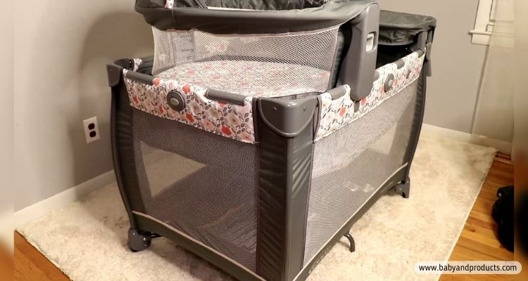 Pack n Play with detachable bassinet